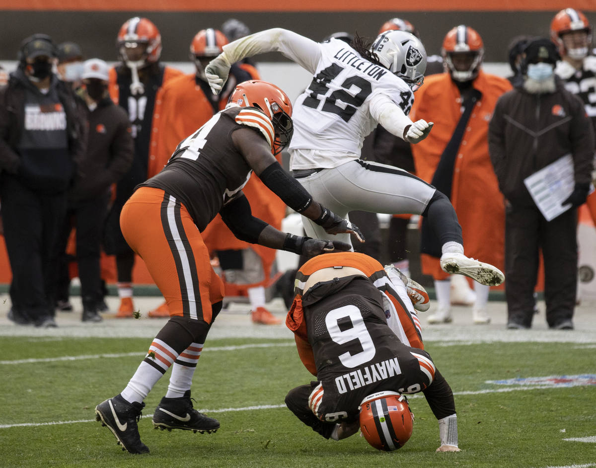 Las Vegas Raiders inside linebacker Cory Littleton (42) leaps over Cleveland Browns quarterback ...