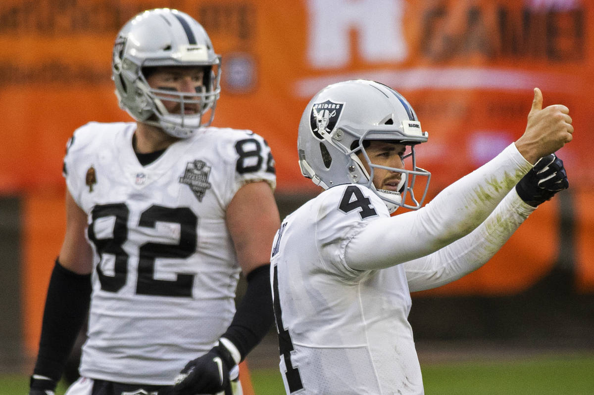 Las Vegas Raiders quarterback Derek Carr (4) celebrates a big play with Las Vegas Raiders tight ...