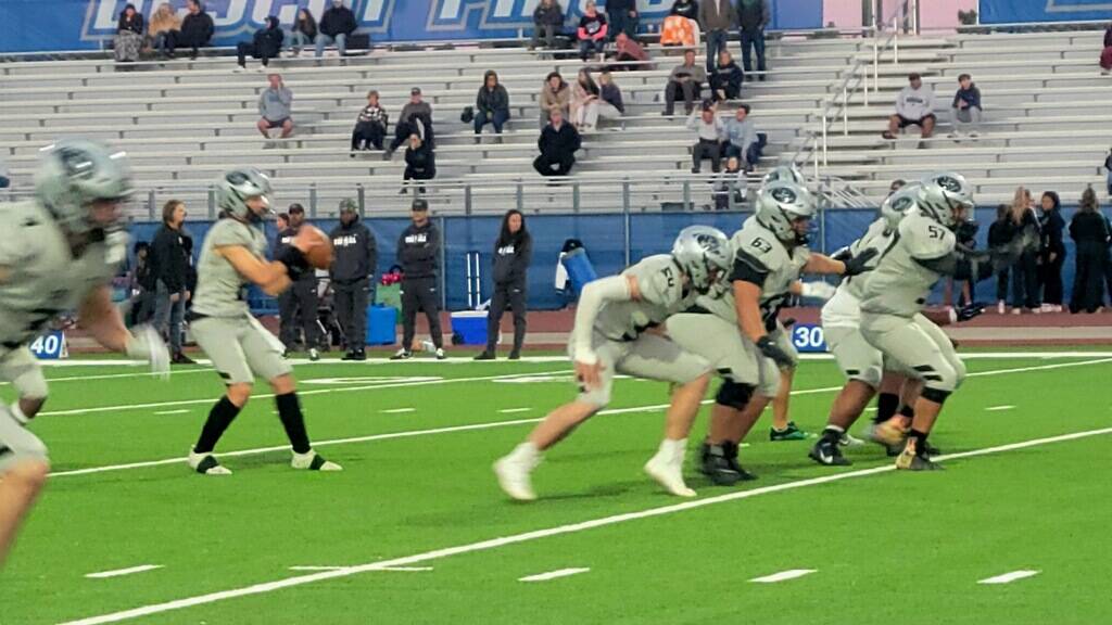 Palo Verde warms up before its playoff game at Desert Pines on Thursday, Oct. 27, 2022. (Damon ...