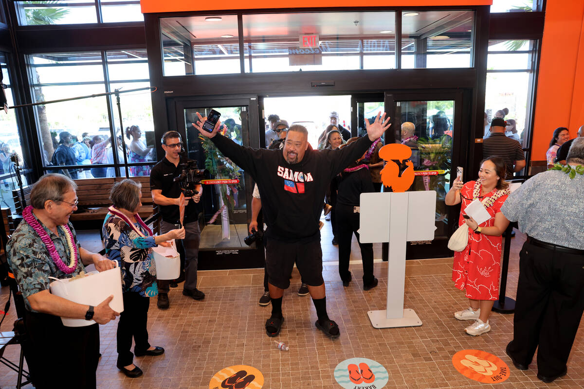 The first customers come through the door during the grand opening of Zippy’s at the cor ...