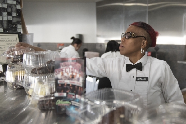 Manager Shallen Williams sorts pieces of cake at M&M Soul Food Cafe at 2211 Las Vegas Blvd. South in Las Vegas on Saturday, Jan. 2, 2016. Jason Ogulnik/Las Vegas Review-Journal