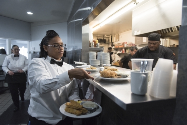 Waitress TaShara McCray, left, takes food to customers at M&M Soul Food Cafe at 2211 Las Vegas Blvd. South in Las Vegas Saturday, Jan. 2, 2016. Jason Ogulnik/Las Vegas Review-Journal