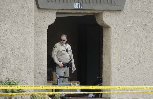 A Las Vegas police officer stands guard outside an apartment where police are investigating a double homicide at 5070 Palo Verde Road, near UNLV, Tuesday, Sept. 20, 2016. Bizuayehu Tesfaye/Las Veg ...