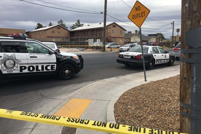 Las Vegas police are investigating a double homicide at 5070 Palo Verde Road, near UNLV, Tuesday, Sept. 20, 2016. (Twitter/Elaine Wilson/Las Vegas Review-Journal)