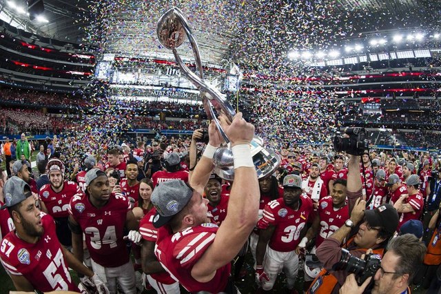 Wisconsin Badgers linebacker T.J. Watt (42) holds up the Cotton Bowl trophy after defeating the Western Michigan Broncos 24-16 at AT&T Stadium in Arlington, TX on Jan. 2, 2017. (Jerome Miron/U ...