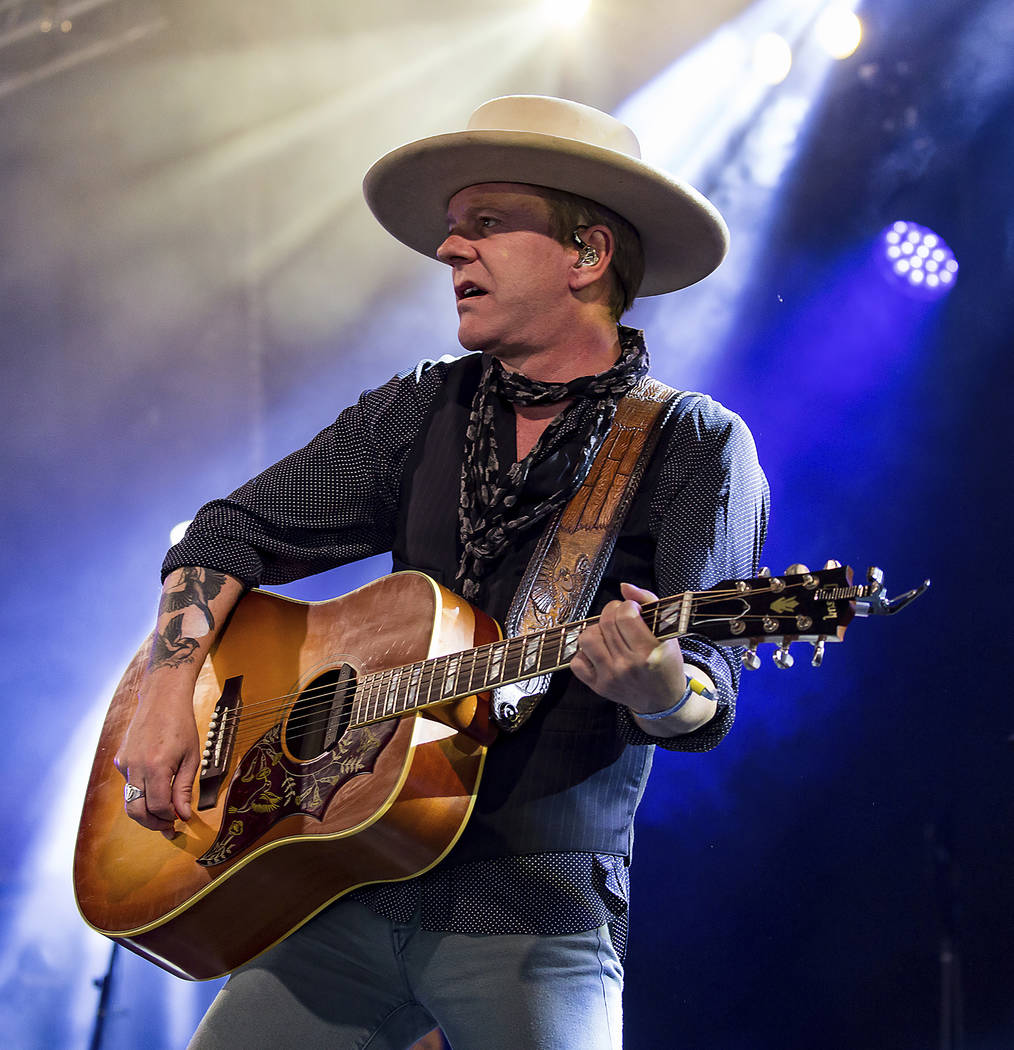 Actor Kiefer Sutherland performs at the Glastonbury Festival at Worthy Farm, in Somerset, England, Sunday, June 25, 2017. (Photo by Grant Pollard/Invision/AP)