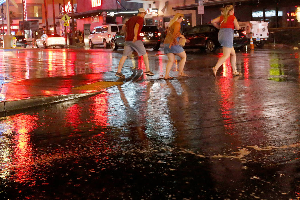 People run in the rain in downtown Las Vegas, Saturday, Aug. 11, 2018. Chitose Suzuki Las Vegas Review-Journal @chitosephoto
