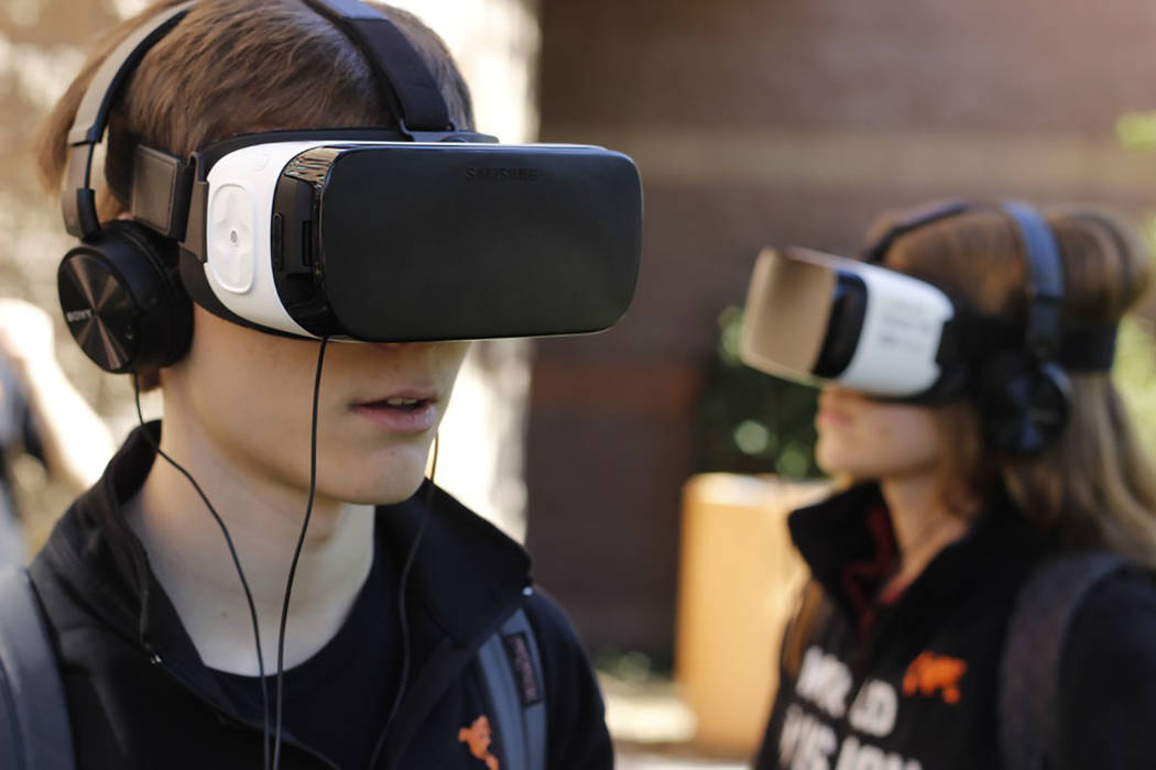 Tom Riggleman and Haley Lilla use virtual reality headsets. Mia Sims @miasims___
