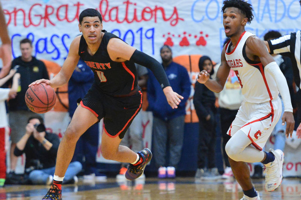 Liberty's Julian Strawther (0) dribbles the ball down court in the third quarter of a game betw ...