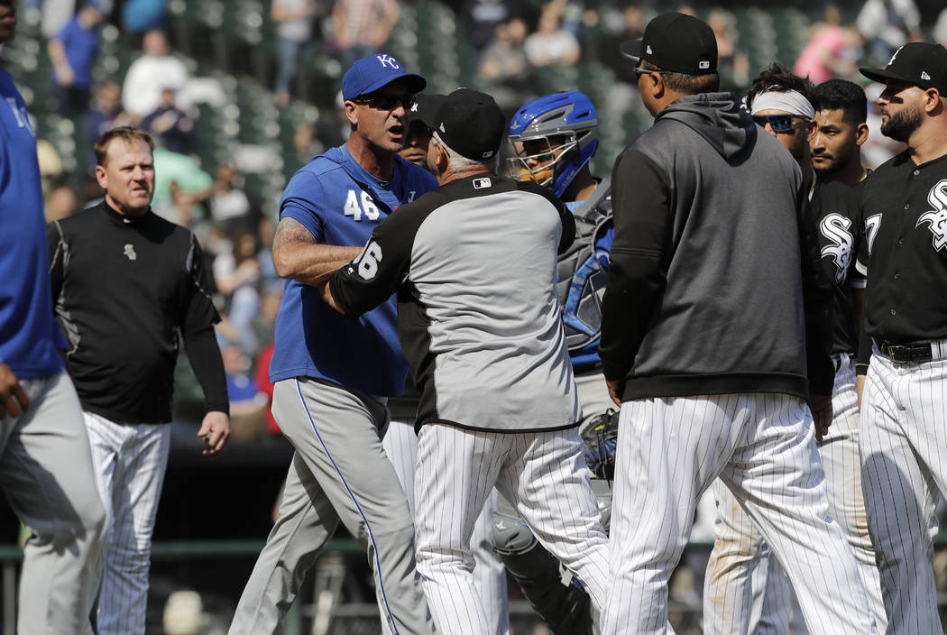 Kansas City Royals bench coach Dale Sveum (46) and Chicago White Sox manager Rick Renteria shov ...