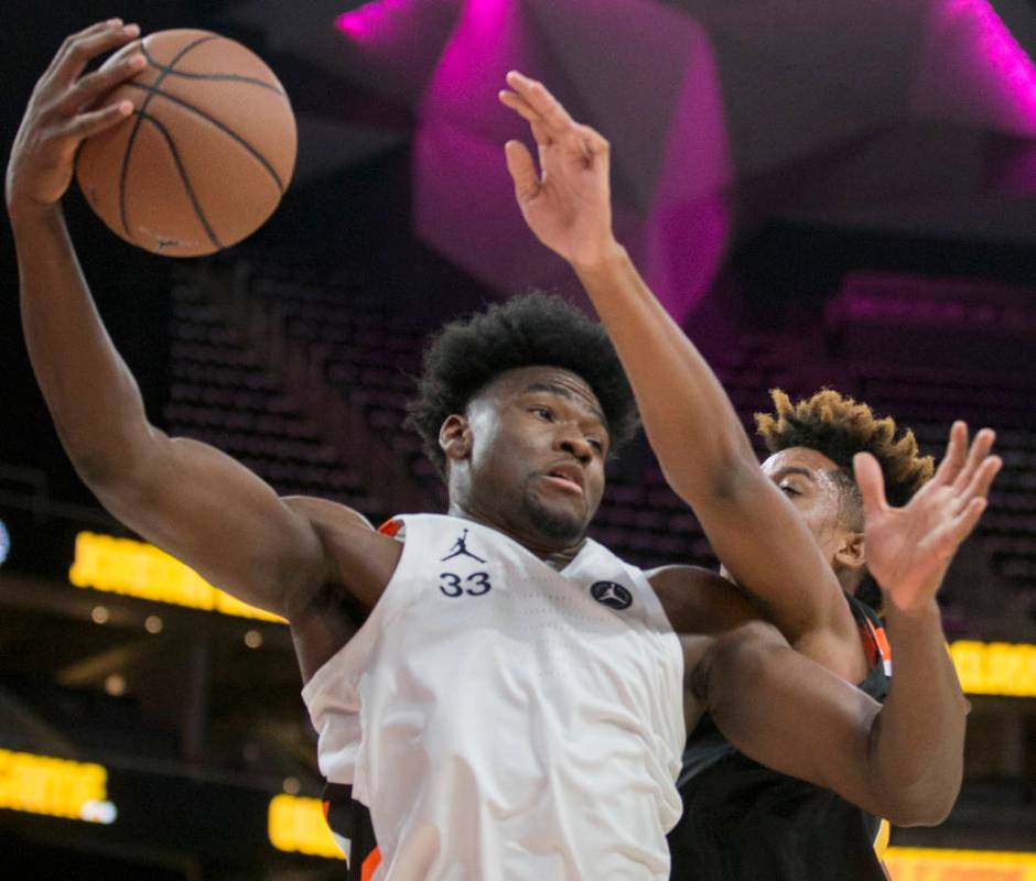 Isaiah Stewart (33) grabs a rebound in the first half during the Jordan Brand Classic All-Ameri ...