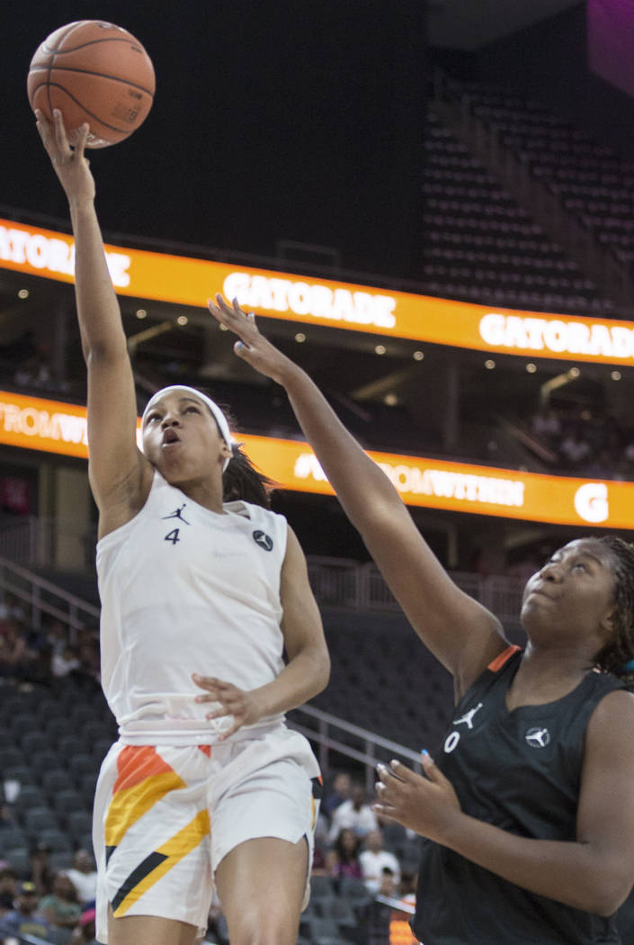 Zia Cooke (4) slices to the rim past Aliyah Boston (0) in the third quarter during the Jordan B ...