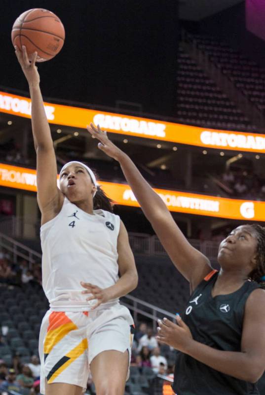 Zia Cooke (4) slices to the rim past Aliyah Boston (0) in the third quarter during the Jordan B ...