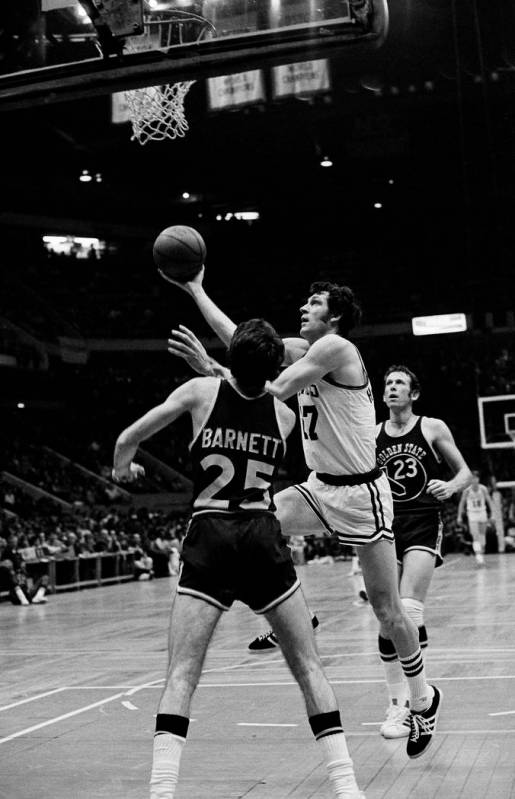 John Havlicek (17) of the Boston Celtics lays up a shot over the defense of Jim Barnett (25) of ...