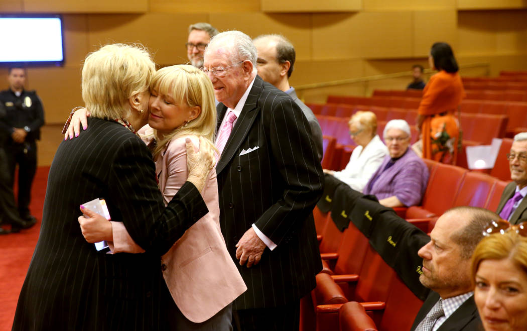Las Vegas Mayor Carolyn Goodman kisses her daughter Cara Goodman, as her husband, former Mayor ...