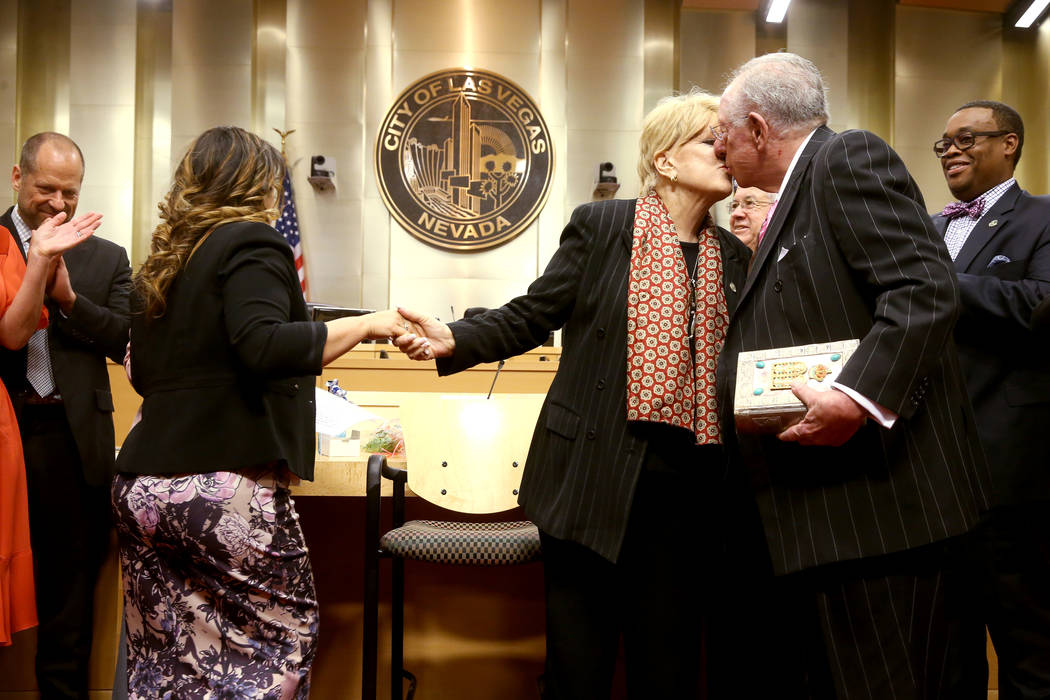 Las Vegas Mayor Carolyn Goodman, center, shakes hands with with Las Vegas City Clerk LuAnn D. H ...