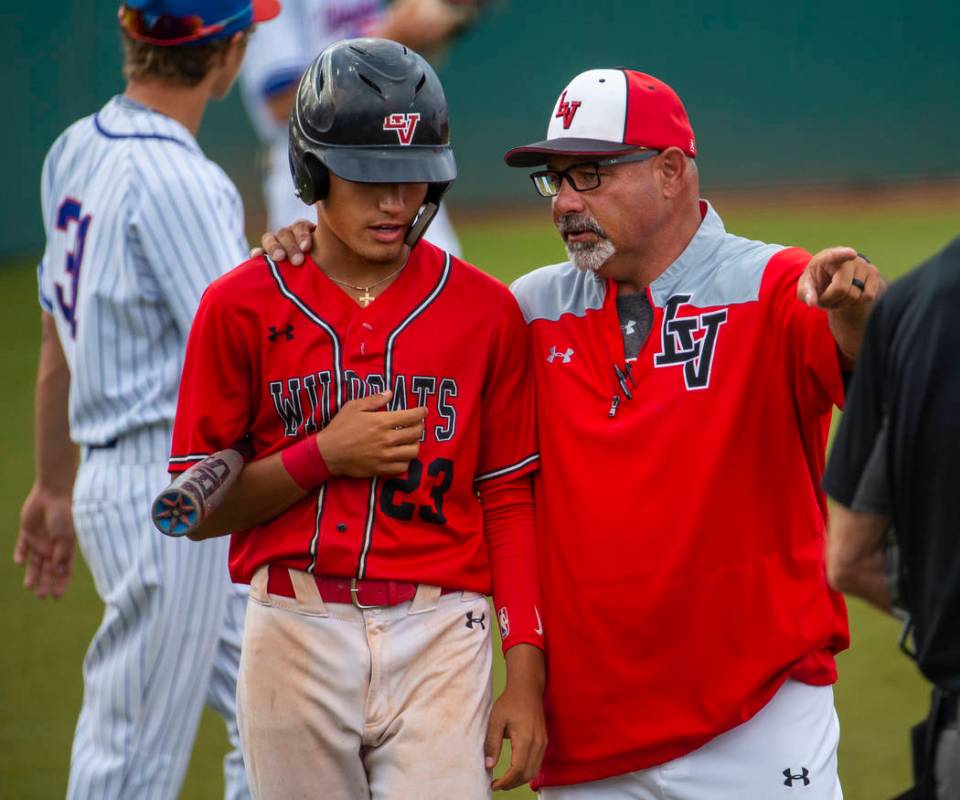 Las Vegas' Dalton Silet (23) is counseled by head coach Sam Thomas during a time out versus Ren ...