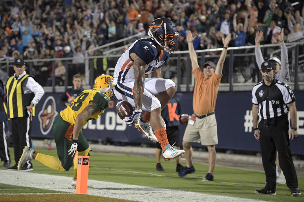 Orlando Apollos receiver Jalin Marshall (17) scores a touchdown in front of Arizona Hotshots de ...