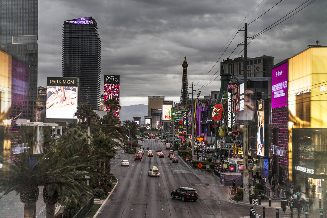 The chance of thunderstorms will increase through Thursday in the Las Vegas Valley. (Benjamin H ...