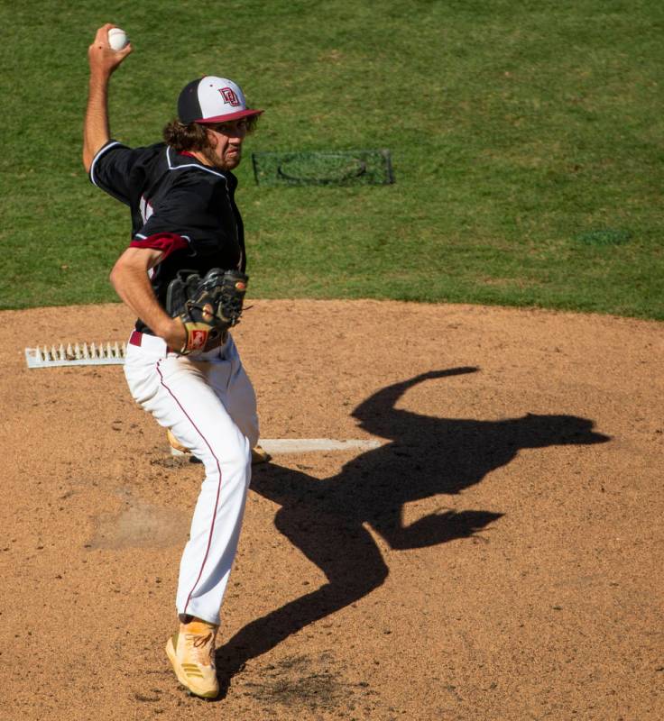 Desert Oasis pitcher Campbell Holt (15) winds up for a Reno batter during their Class 4A state ...