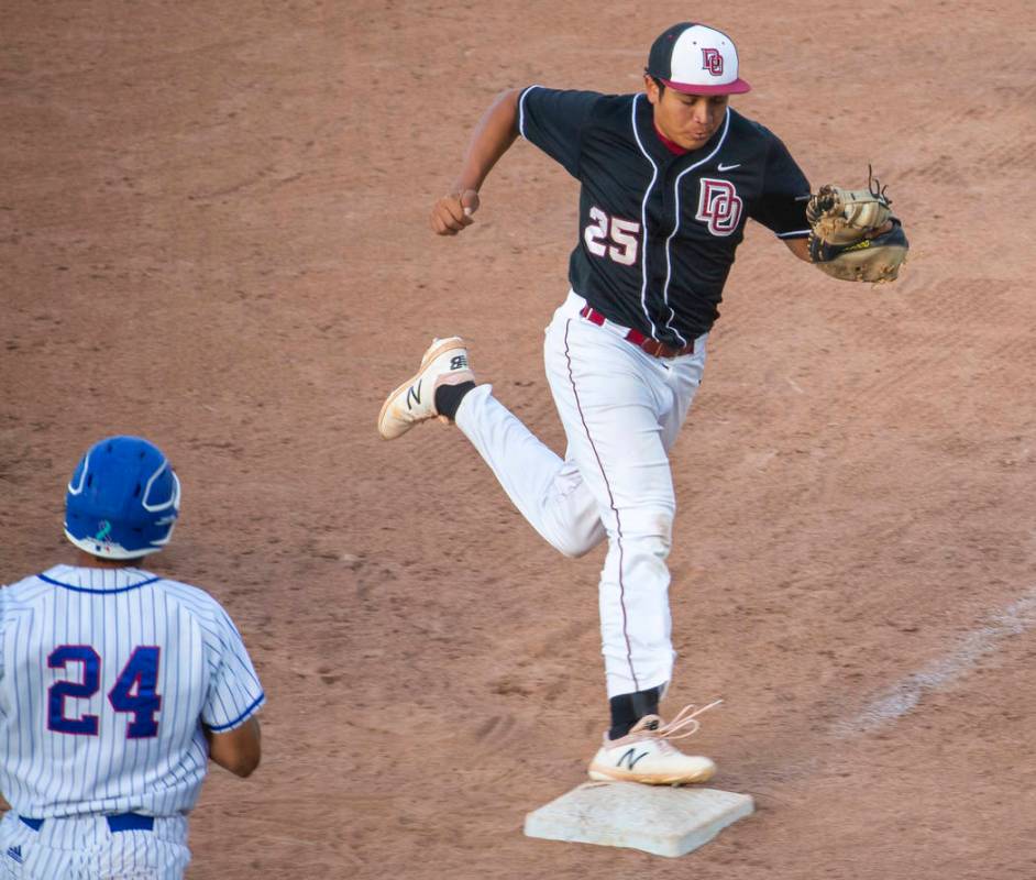 Desert Oasis' Aaron Roberts (25) makes the final out at first base over Reno's Skylar Hales (24 ...