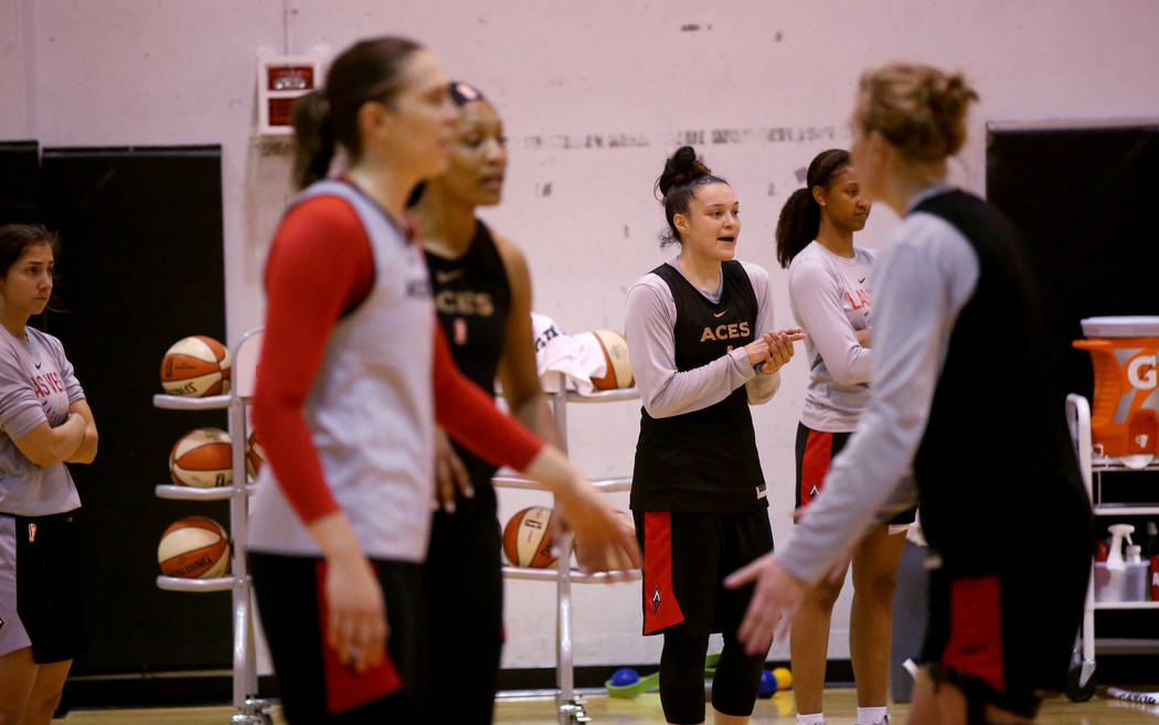 Las Vegas Aces guard Kayla McBride (21) center, encourages her teammates during practice at Cox ...
