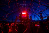 Attendees cheer as Niko Zografos performs at the Quantum Valley stage during the first day of t ...