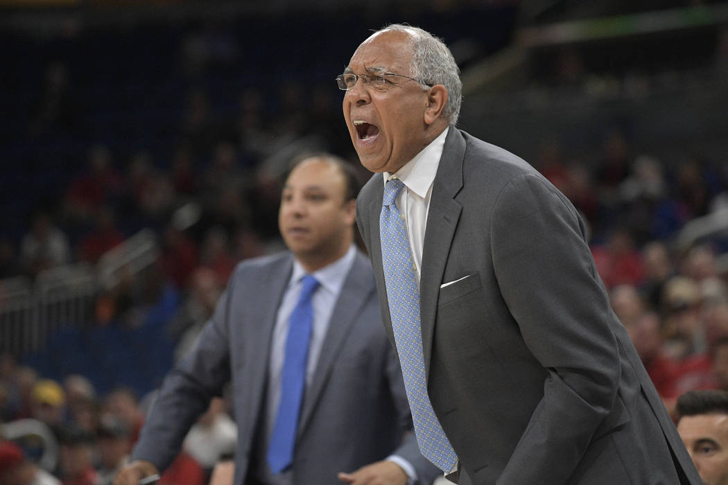 Memphis head coach Tubby Smith, right, and assistant coach Saul Smith call out instructions dur ...