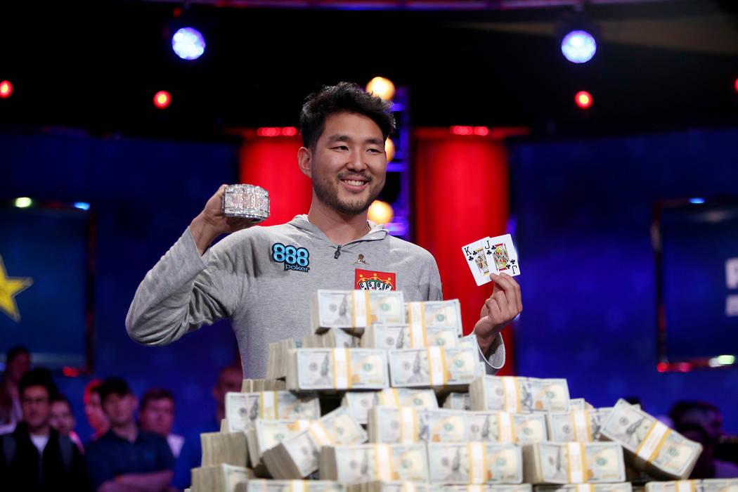 John Cynn holds his gold championship bracelet and winning hand after winning the World Series ...