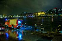 Rescuers search for victims on the river bank early Thursday, May 30, 2019 after a tourist boat ...