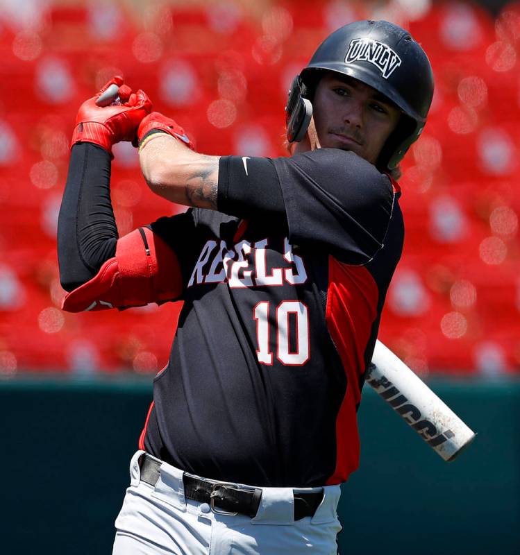 UNLV's Bryson Stott (10) takes a practice swing during an UNLV at University of Houston NCAA co ...