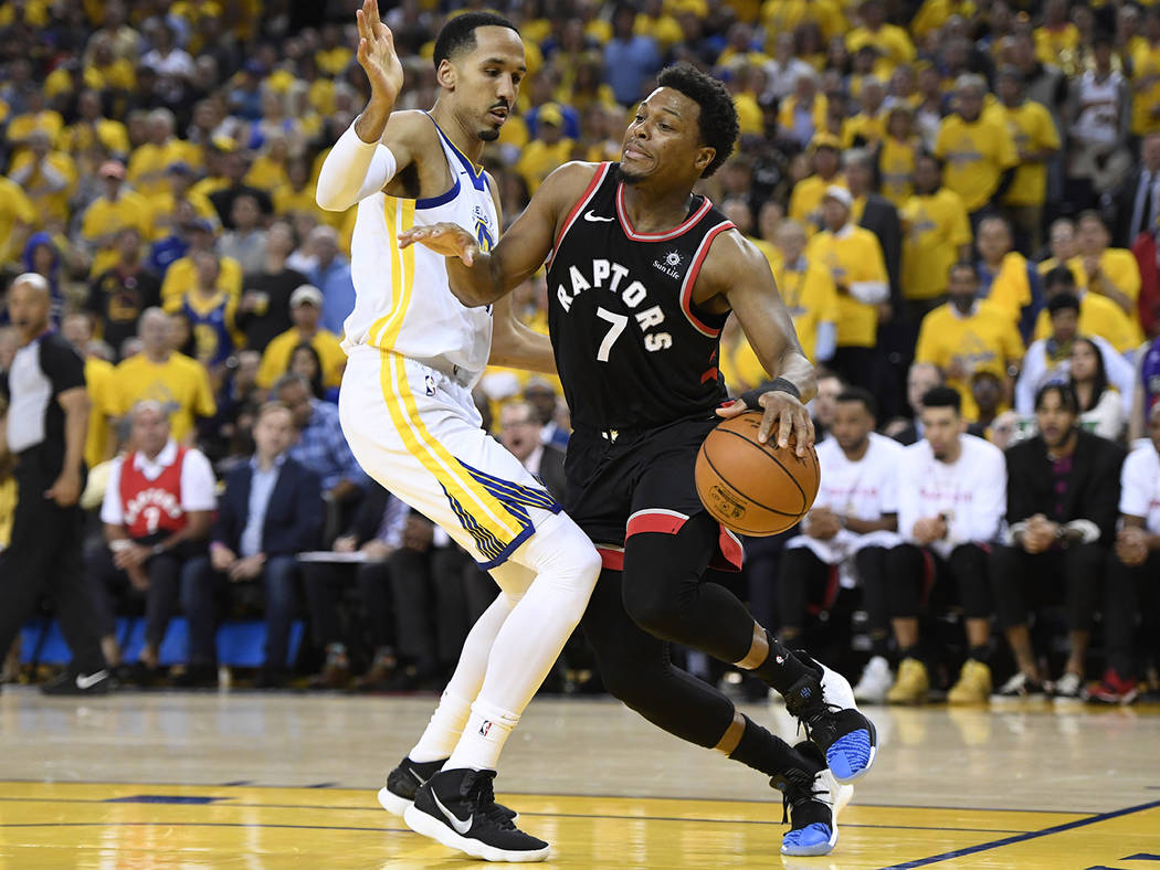 Toronto Raptors guard Kyle Lowry (7) tries to move around Golden State Warriors guard Shaun Liv ...