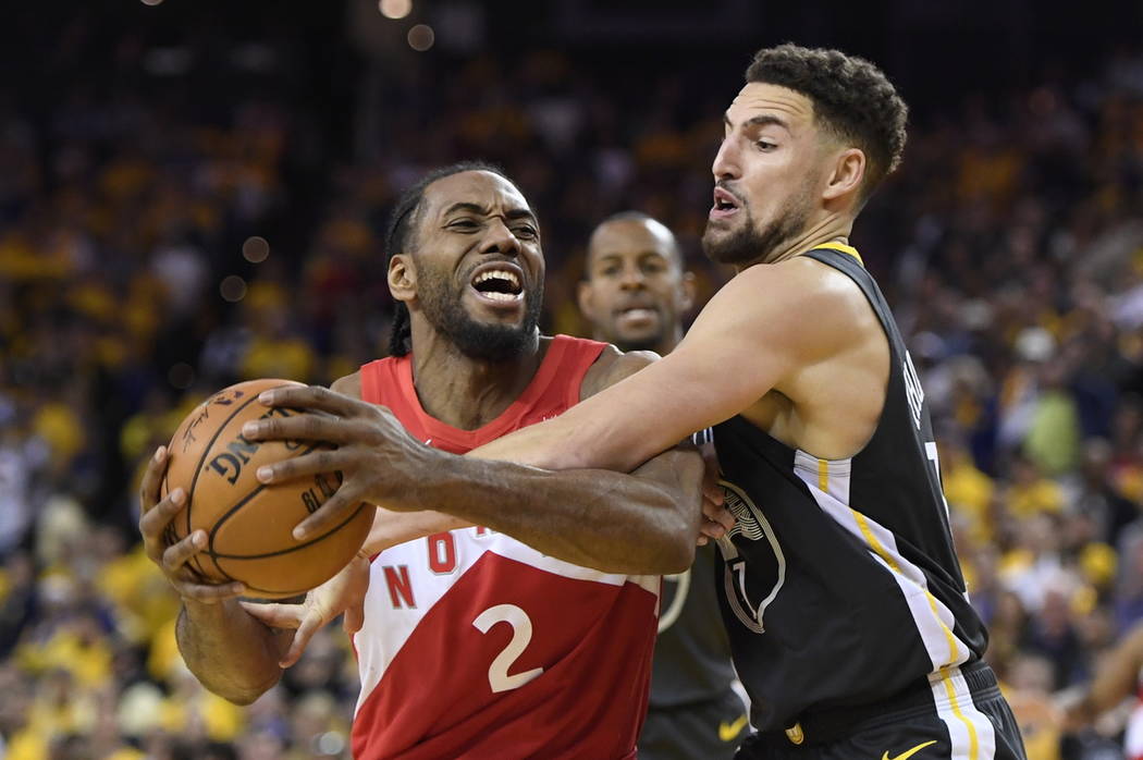 Toronto Raptors forward Kawhi Leonard (2) drives against Golden State Warriors guard Klay Thomp ...