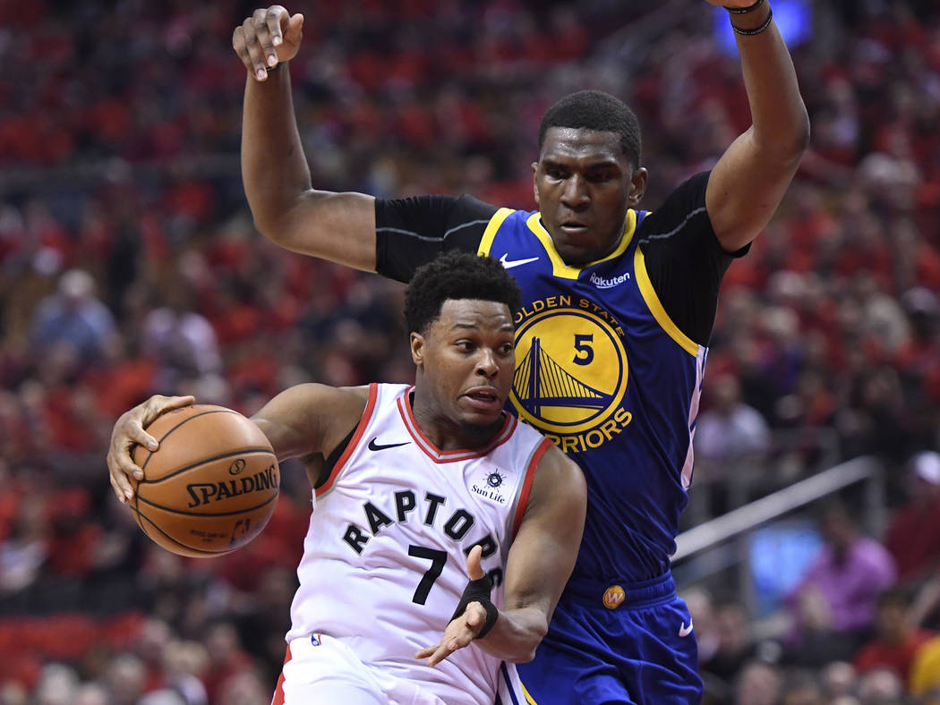 Toronto Raptors guard Kyle Lowry (7) handles the ball under pressure from Golden State Warriors ...
