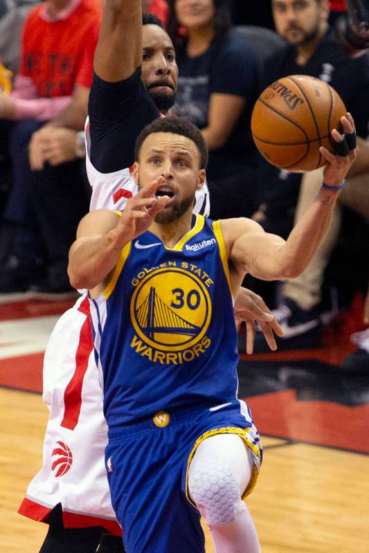 Golden State Warriors guard Stephen Curry (30) shoots over Toronto Raptors forward Norman Powel ...