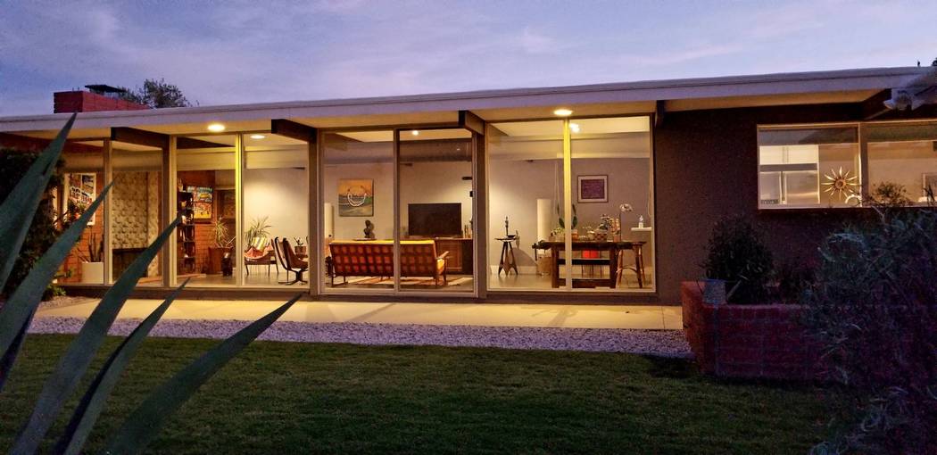 Midcentury homes often feature indoor-outdoor-living. (Realty One Group)