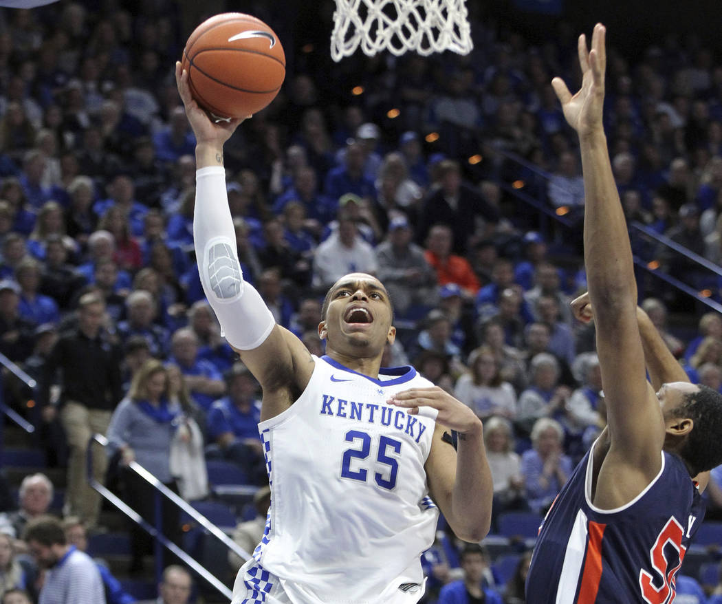 Kentucky's P.J. Washington (25) shoots past Auburn's Austin Wiley during the second half of an ...