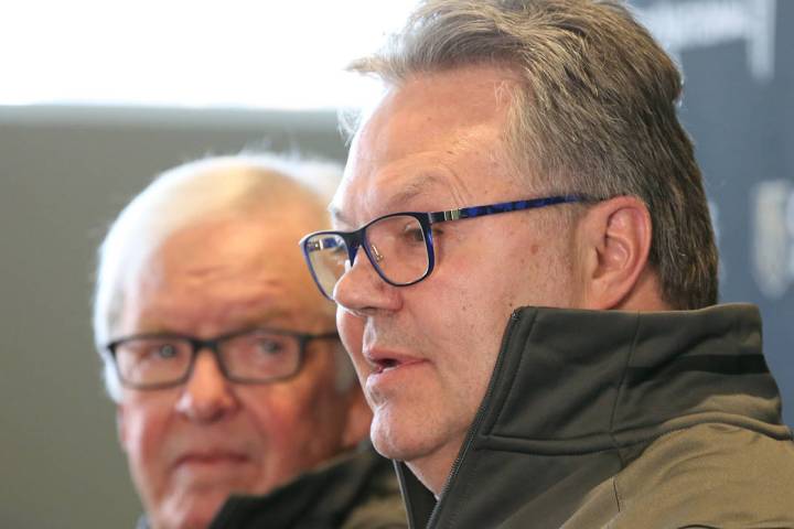 Golden Knights owner Bill Foley, left, listens as Kelly McCrimmon, the new General Manager, spe ...