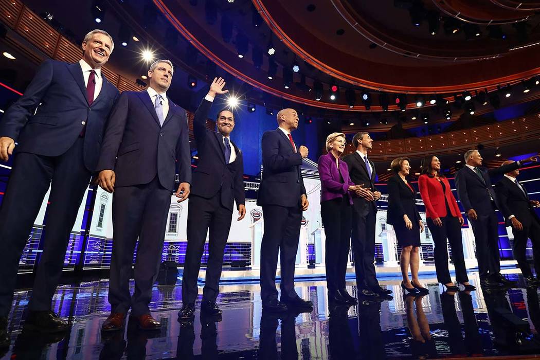 From left, New York City Mayor Bill de Blasio, Rep. Tim Ryan, D-Ohio, former Housing and Urban ...