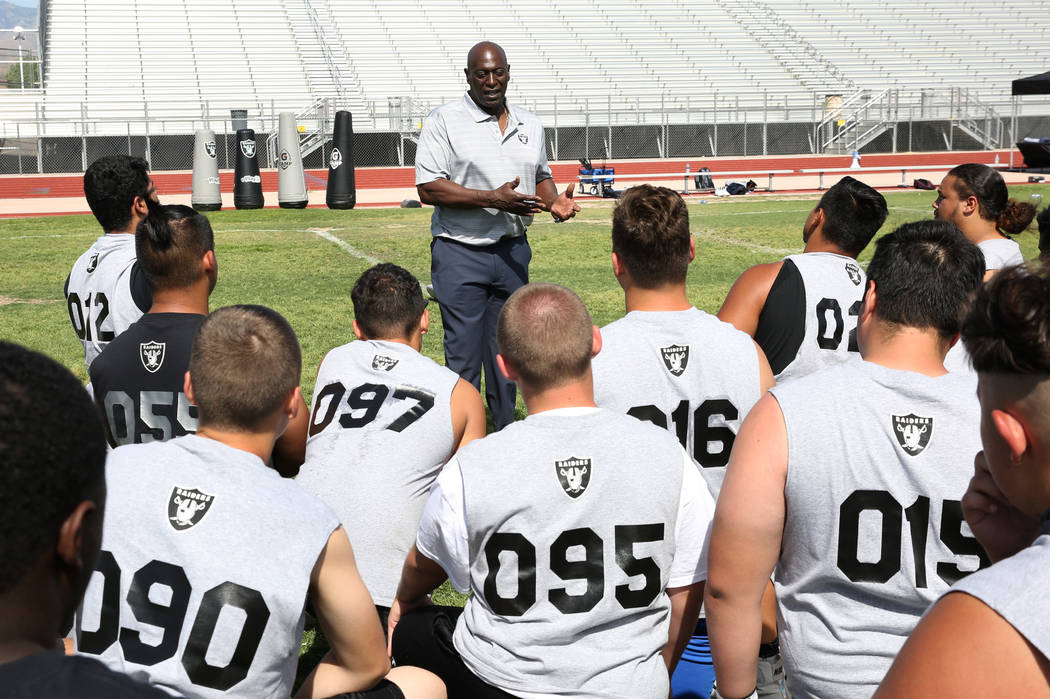 Reggie Kinlaw, a former defensive tackle for the Oakland/Los Angeles Raiders, speaks to loca ...