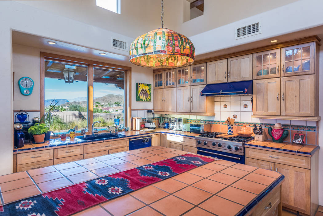 The kitchen has splashes of color. (Desert Sun Realty )