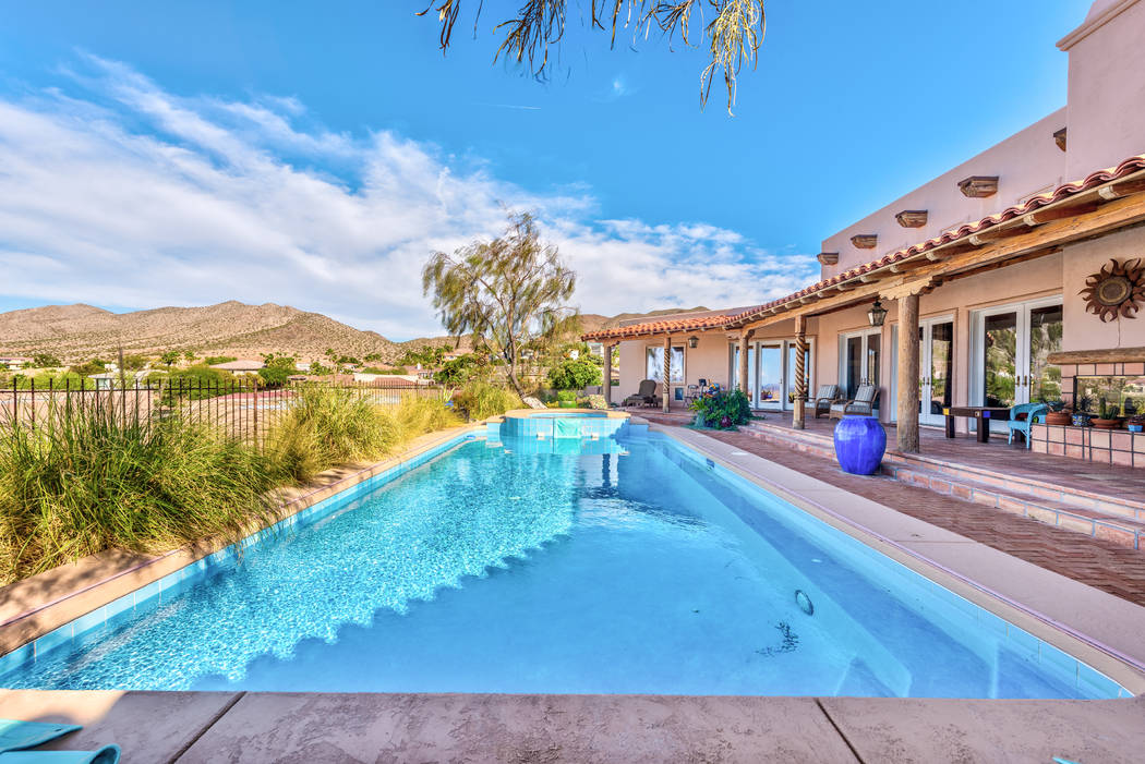 The backyard has views of the desert mountains. (Desert Sun Realty)