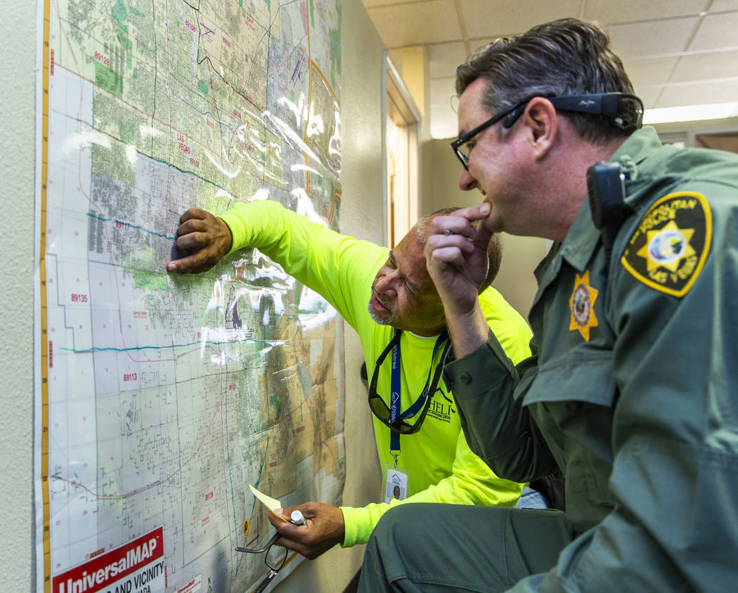 HELP of Southern Nevada Director of Crisis Teams Louis Lacey, left, confers with Metropolitan P ...