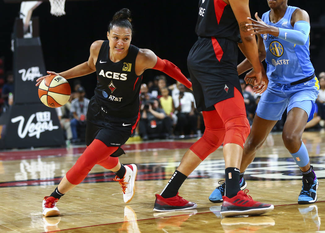 Las Vegas Aces' Kayla McBride (21) moves the ball against Chicago Sky during the first half of ...