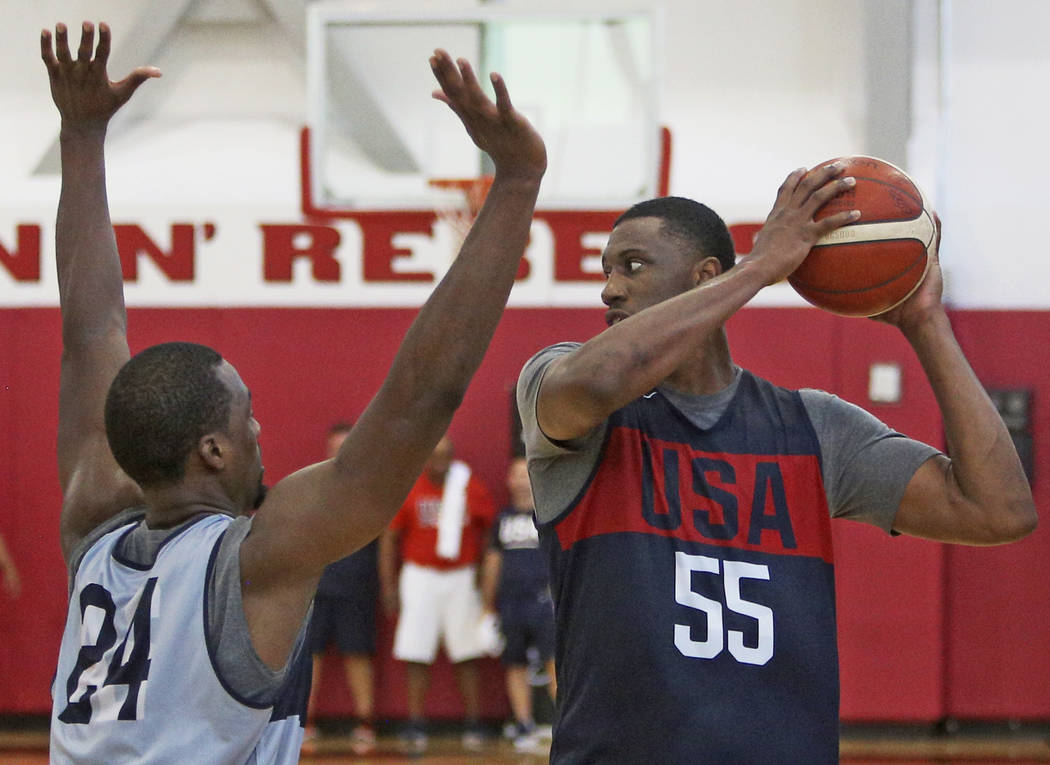 Thaddeus Young, (55) of the Chicago Bulls, tries to pass past Harrison Barnes (24), of the Sacr ...