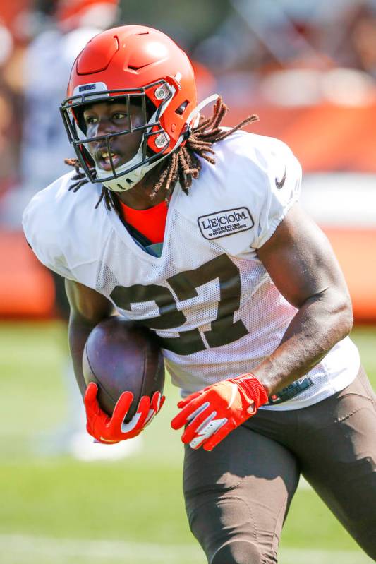 Cleveland Browns running back Kareem Hunt runs the ball during practice at the NFL football tea ...