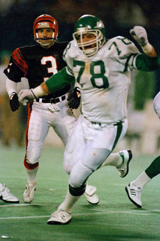 In this Nov. 30, 1987, file photo, Cincinnati Bengals place kicker Jim Breech (3) and New York ...