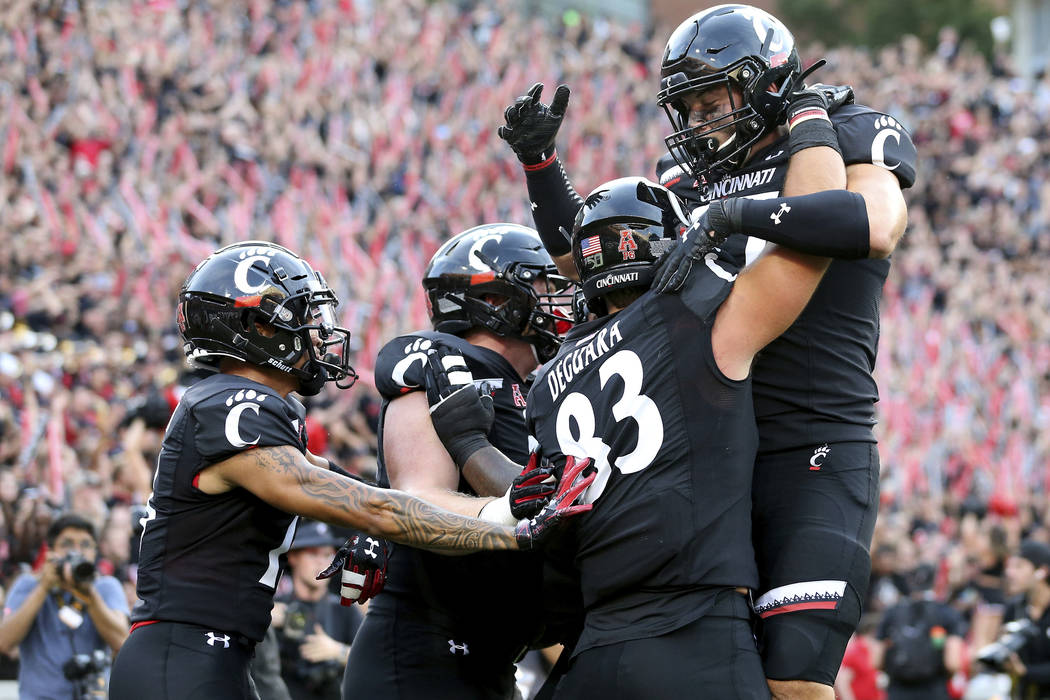 Cincinnati tight end Josiah Deguara (83) is congratulated after scoring a touchdown against UCL ...