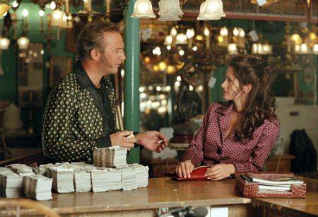 Kevin Costner and Courteney Cox in "3000 Miles to Graceland." (3000 Miles to Graceland Producti ...