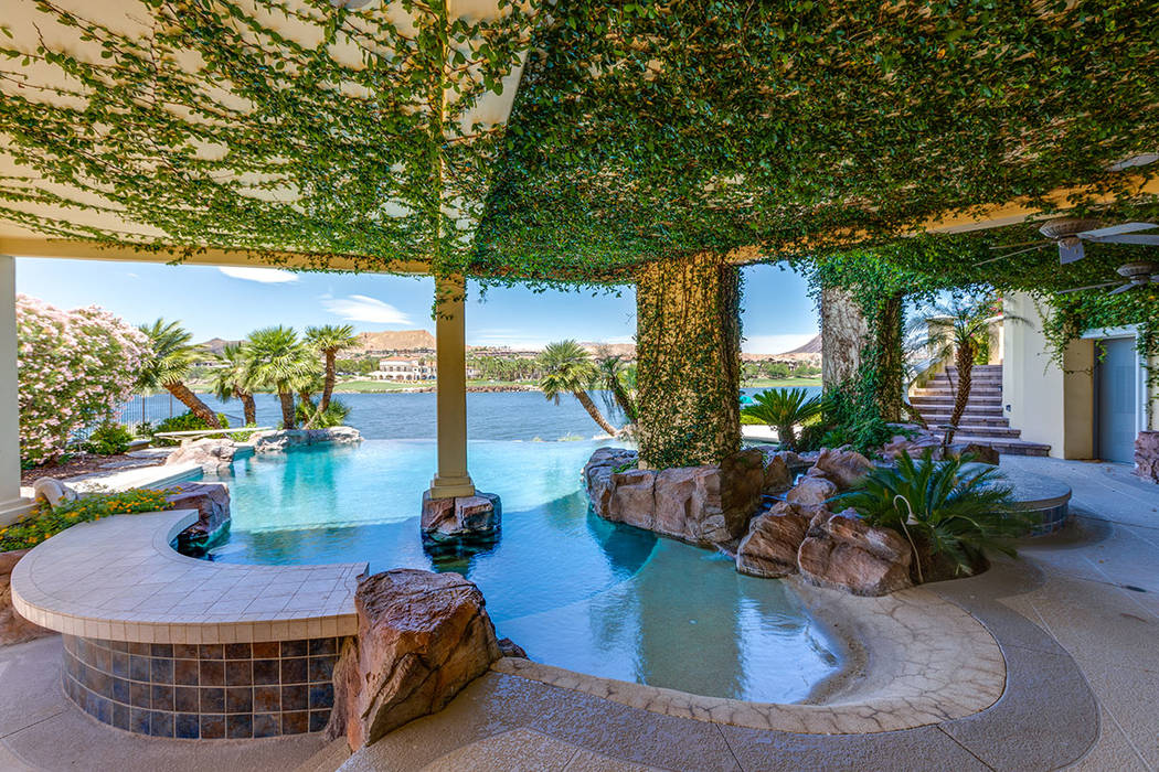 The pool has a swim-up bar. (Ivan Sher Group)